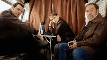 Задник к сериалу "Пропавшие девушки на станции" #1551197