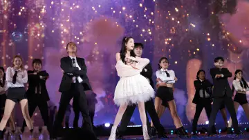Задник к сериалу "아이유 콘서트 Live Clip" #1602378