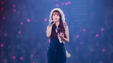 Задник к сериалу "아이유 콘서트 Live Clip" #1602381