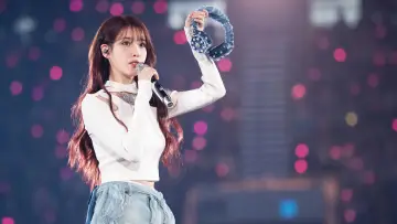 Задник к сериалу "아이유 콘서트 Live Clip" #1602389