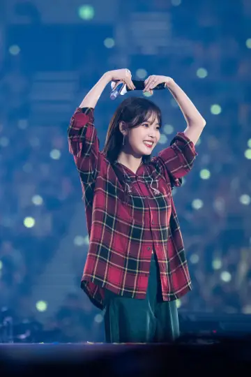Постер к сериалу "아이유 콘서트 Live Clip" #1773657