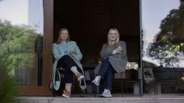 Задник к сериалу "Во всём виновата она" #1416833