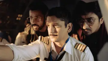 Задник к сериалу "Рейс IC 814: угон в Кандагар" #1557262