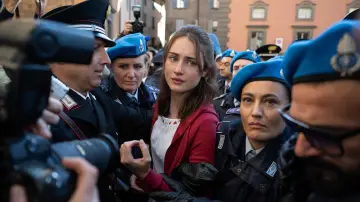 Задник к сериалу "Запутанная история Аманды Нокс" #1393904