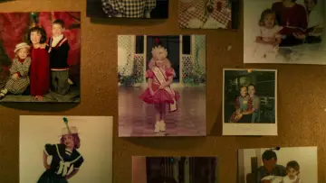 Задник к сериалу "Нераскрытое дело: кто убил Джонбенет Рэмси" #1488462