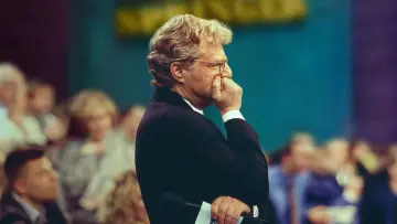 Задник к сериалу "Джерри Спрингер: свет, камера, бой!" #1561138