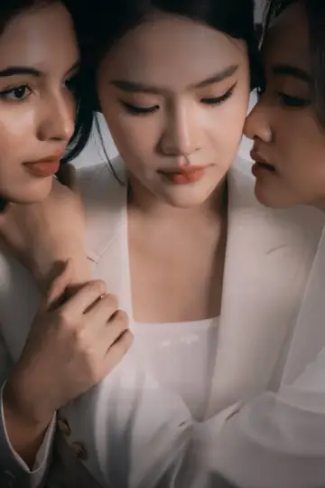 Постер к сериалу "รักขบวนนี้หัวใจเกือบวาย" #1667552