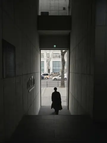 Постер к сериалу "Каждый борется со своей собственной никчёмностью" #1388286