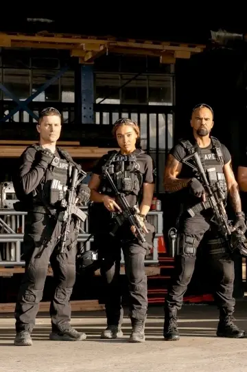 Постер к сериалу "S.W.A.T. Изгнанники" #1476866