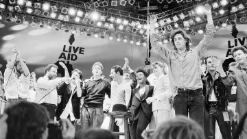 Задник к сериалу "Live Aid: Рок-н-ролл во имя мира" #1605389