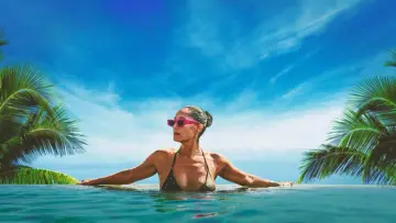 Задник к сериалу "Solo Traveling with Tracee Ellis Ross" #1553917