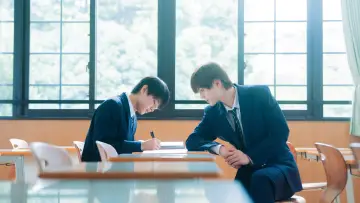 Задник к сериалу "修学旅行で仲良くないグループに入りました" #1392825
