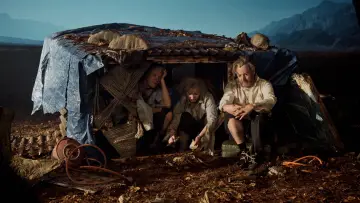 Задник к сериалу "Mitchell and Webb Are Not Helping" #1552190