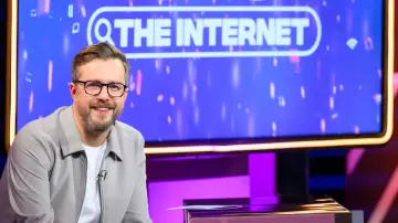 Задник к сериалу "Iain Stirling
