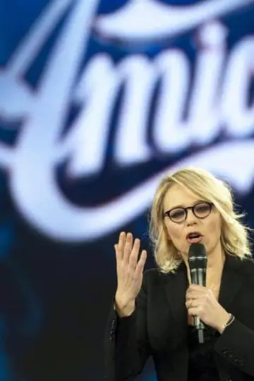 Amici di Maria De Filippi постер
