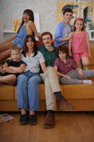 Padre no hay más que uno, la serie постер