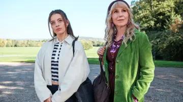 Задник к сериалу "Детектив из провинциального салона" #1228528