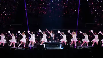 Задник к сериалу "IU [HEREH] WORLD TOUR IN SEOUL" #1672198