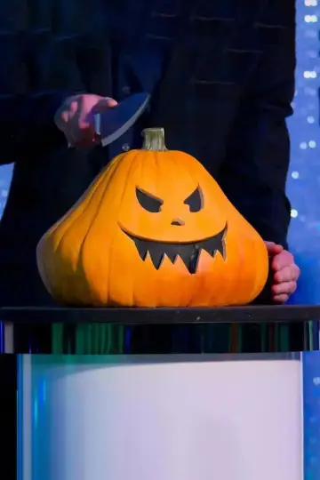 Постер к сериалу "Is It Cake? Halloween" #1602875
