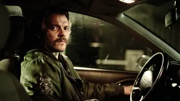 Задник к сериалу "Убийца змей" #1589086