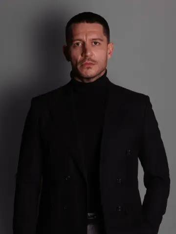 Постер к сериалу "Под землёй" #1537446