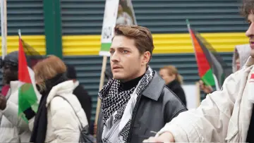 Под одним дождем постер