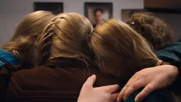 Задник к сериалу "Доверьтесь мне: лжепророк" #1439550