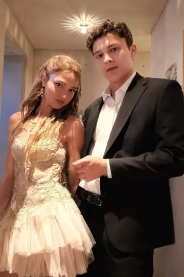 Постер к сериалу "Ещё семнадцать" #1219056