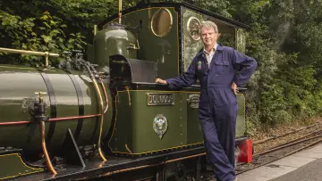 Задник к сериалу "Paul Merton: Driving Amazing Trains" #1554891