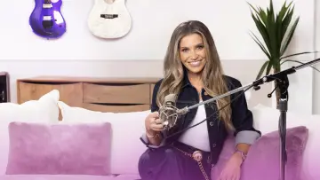Задник к сериалу "Официальный подкаст American Idol" #1513341