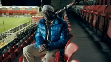 Задник к сериалу "Race to the Top: The Dagenham & Redbridge Story" #1554422