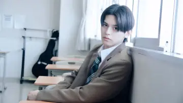 Задник к сериалу "席替えしたら、どうやら後ろの男が俺のこと好きらしい" #1229855
