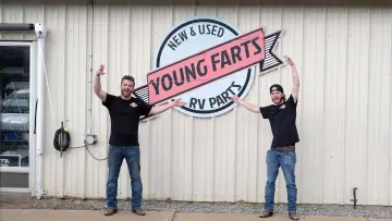 Задник к сериалу "Young Farts Trailer Parts" #1511481