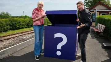 Задник к сериалу "Summer Unboxed with Maisie and Joel" #1511614