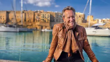 Задник к сериалу "Richard E. Grant