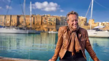 Задник к сериалу "Richard E. Grant