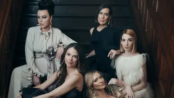 Задник к сериалу "Юная " #1329261