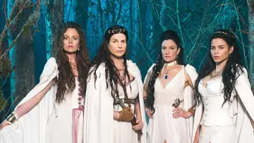 Задник к сериалу "Ведьмы Ист-Энда" #1449982