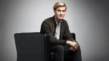 Задник к сериалу "Hollywood Medium with Tyler Henry" #1662914