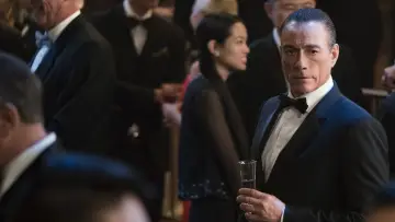 Задник к сериалу "Жан-Клод Ван Джонсон" #1838996