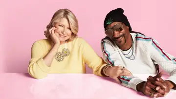 Задник к сериалу "Martha & Snoop