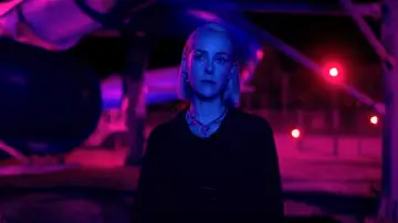 Задник к сериалу "Слишком стар, чтобы умереть молодым" #1786096