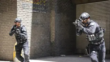 Задник к сериалу "S.W.A.T.: Спецназ города ангелов" #1245471
