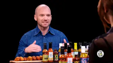 Задник к сериалу "Острые крылышки" #1300849