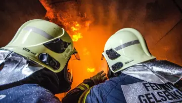Feuer & Flamme постер