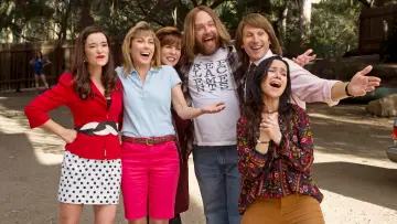 Задник к сериалу "Жаркое американское лето: 10 лет спустя" #1660487