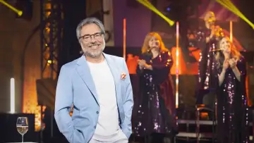 Задник к сериалу "На мессе полно народу" #1429350