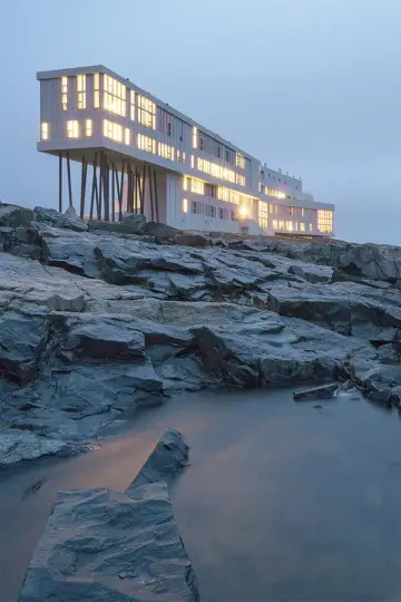 Постер к сериалу "Amazing Hotels: Life Beyond the Lobby" #1771469