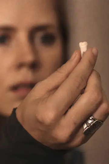 Постер к сериалу "Острые предметы" #1401483