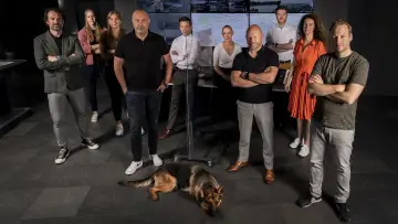 Задник к сериалу "Hunted" #1417315